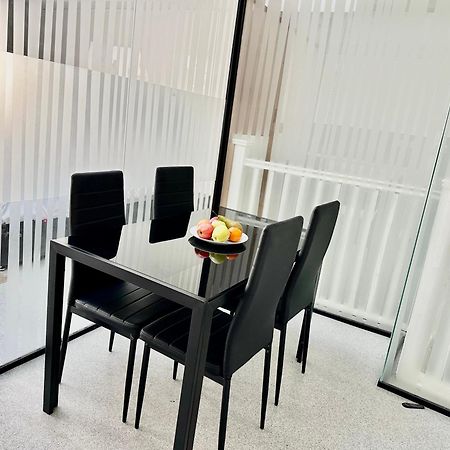 Westferry Two Apartment London Bagian luar foto