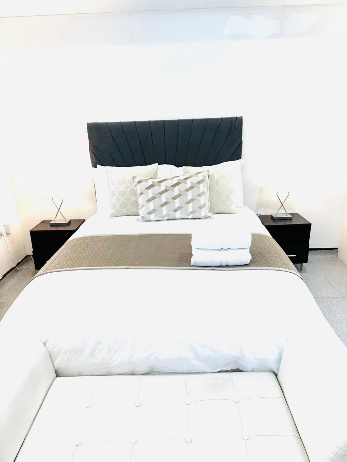 Westferry Two Apartment London Bagian luar foto